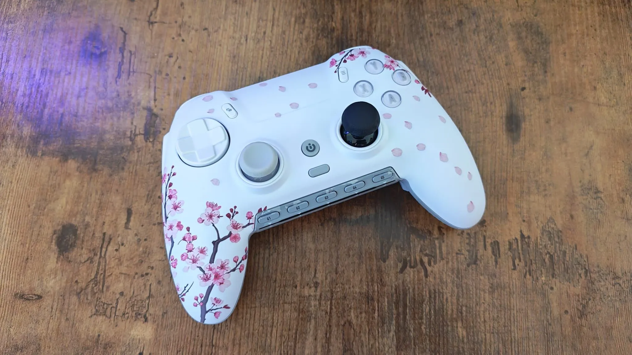 Scuf Envision Pro hadir sebagai controller PC dengan fitur tombol samping unik.